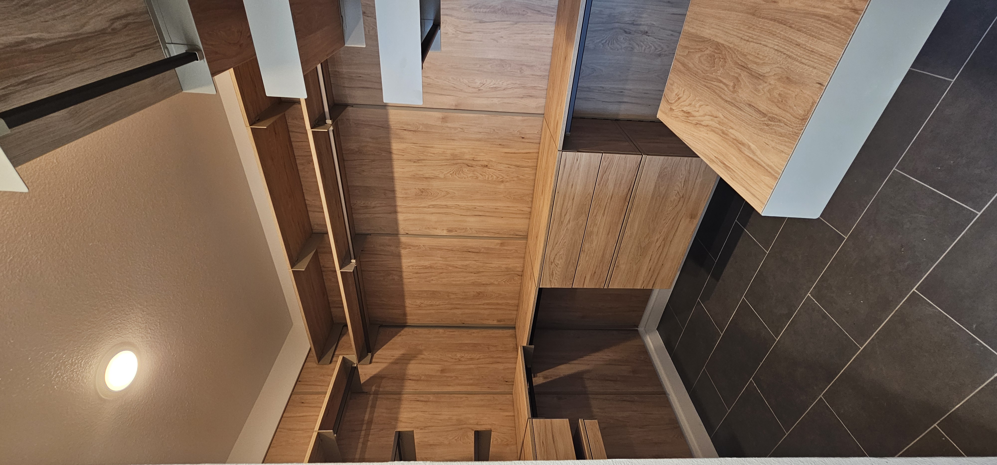 Falcon Homes & Const.